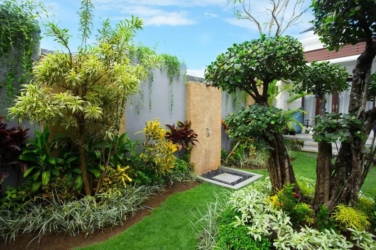 Canggu Tropical House / France Room Guest house